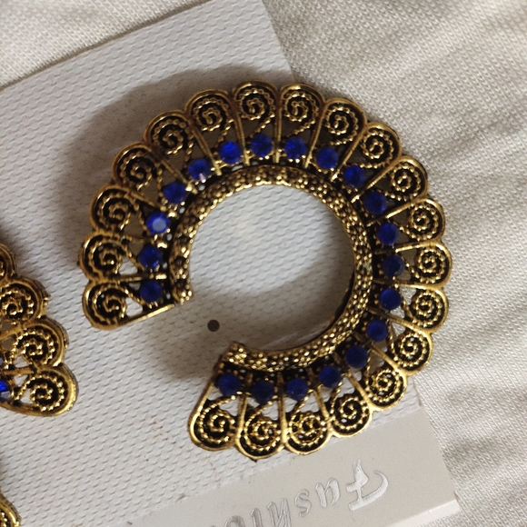 Bollywood ethnic dangle hoop - Picture 4 of 4